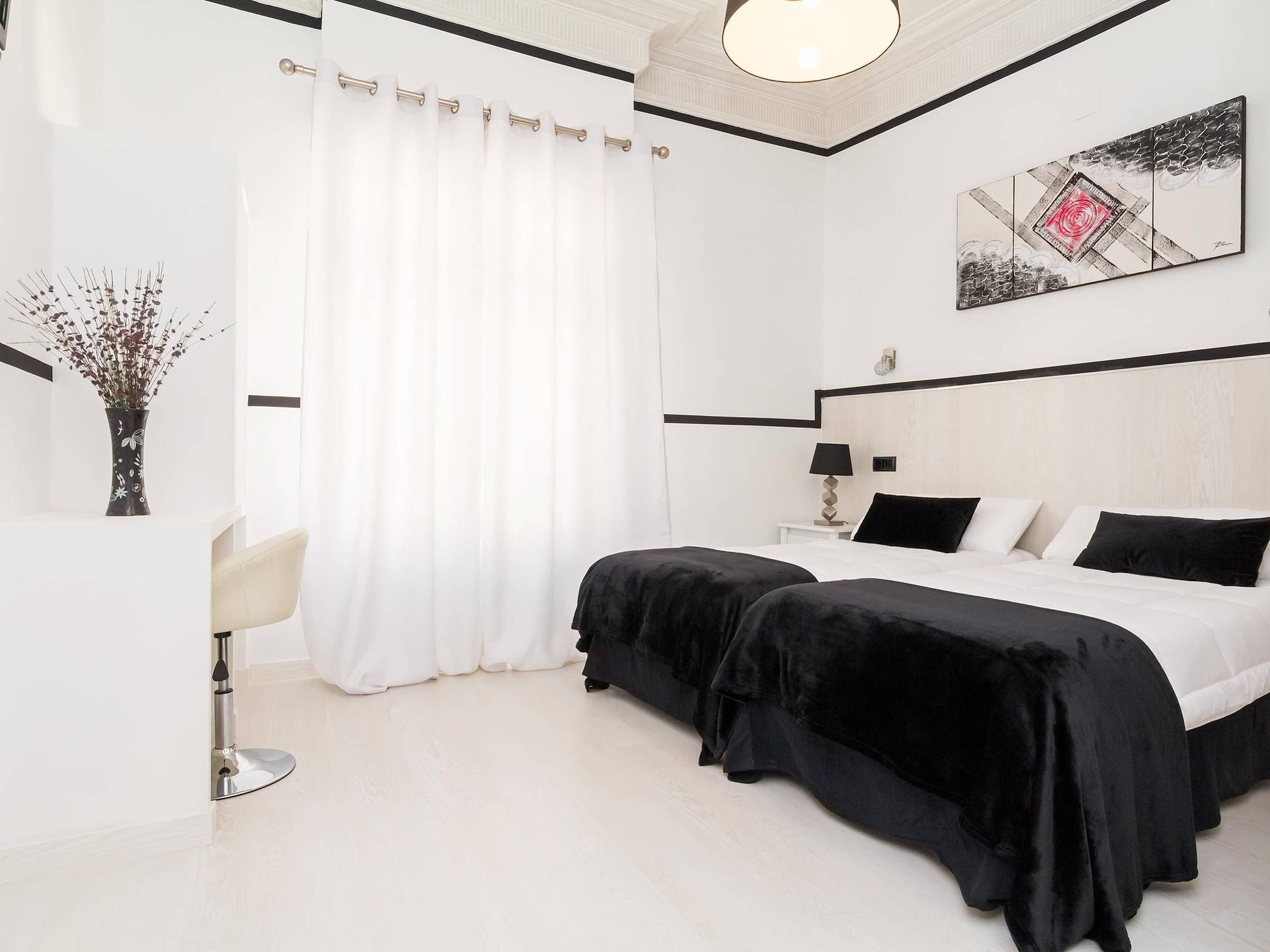 Gran Via 63 Rooms Madrid Exterior photo